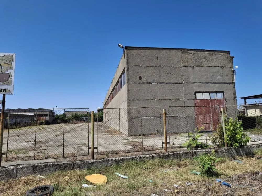 Nova Zagora'da Satılık İş Yeri (4500 m²)