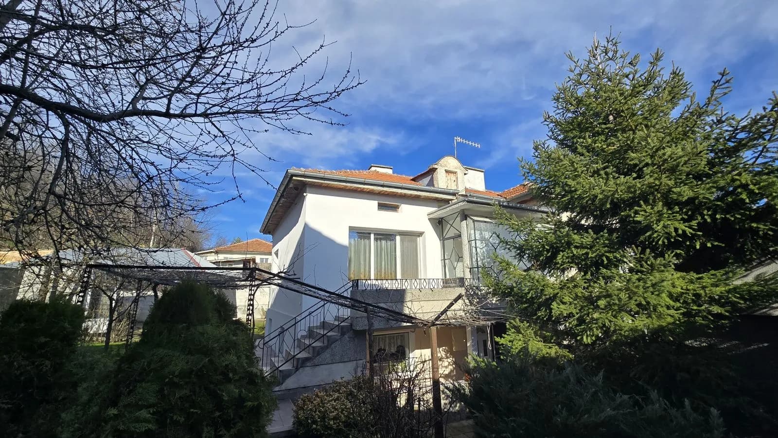 Müstakil Ev ve Yapılarıyla