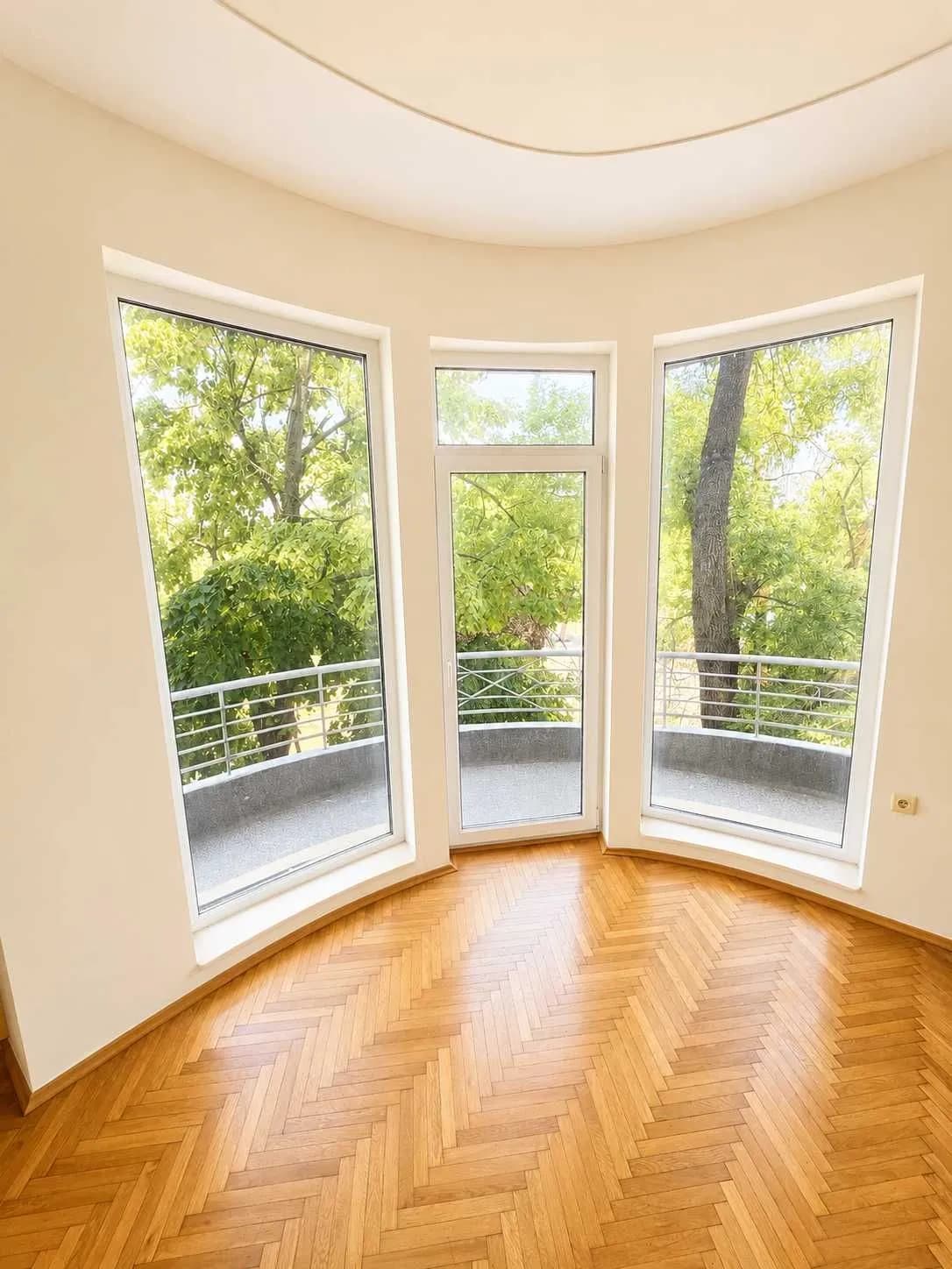 Bela Slatina Şehir Merkezinde Satılık Çok Odalı Daire