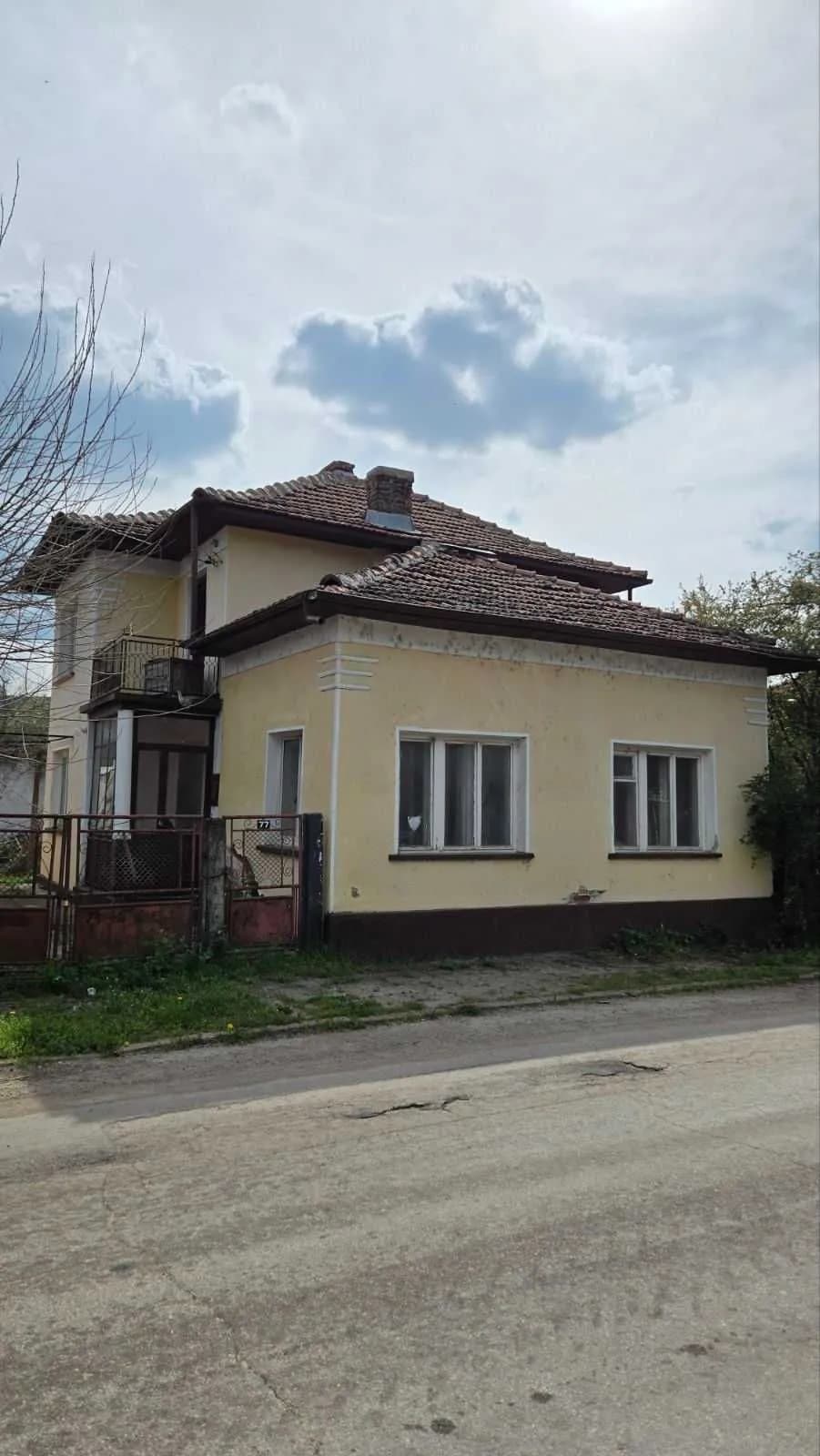 Katunetz Köyünde Ev Grubu Satılıyor