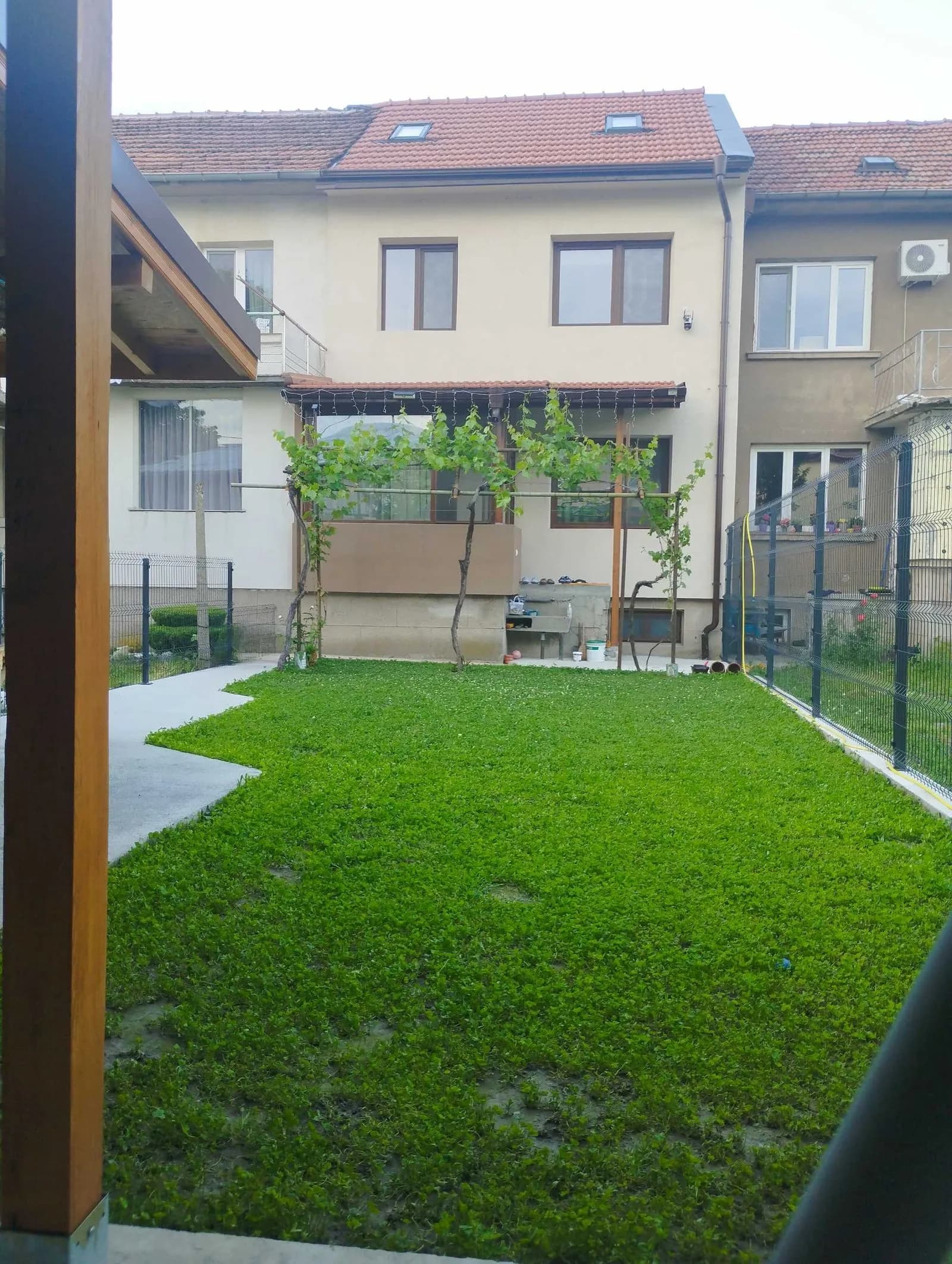 Modern Bitişik Ev Tipi Mezonyet, Özel Bahçe ve Barbekü ile