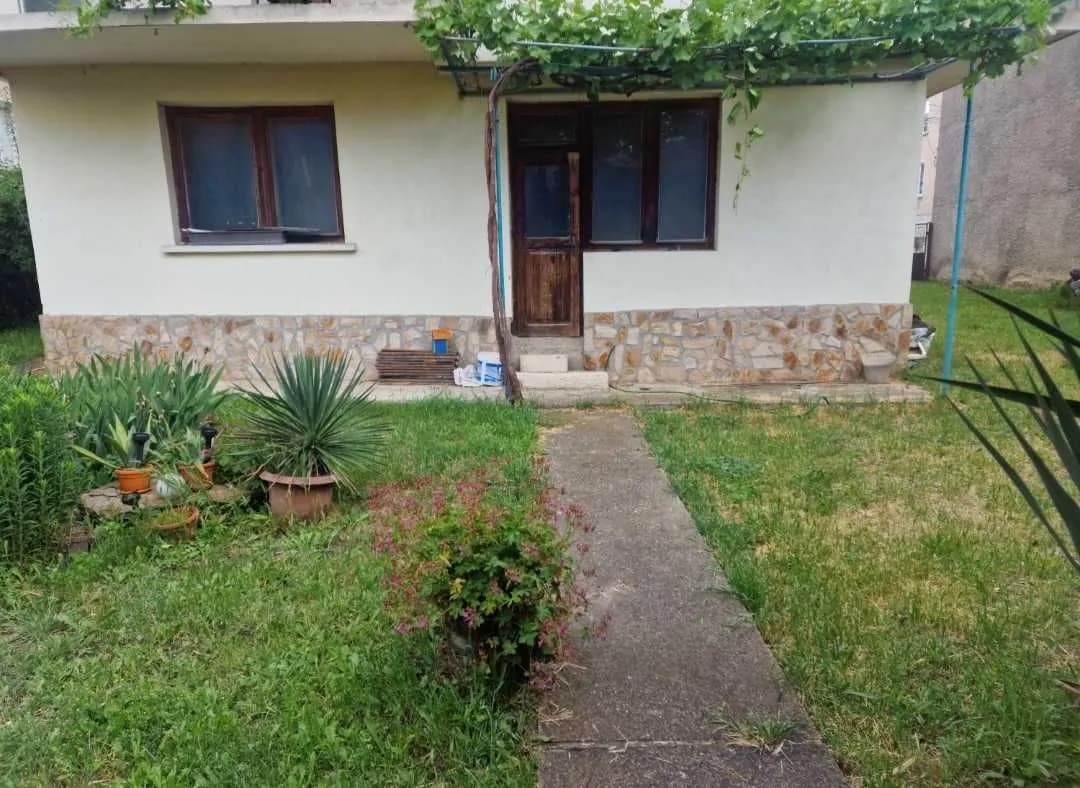 Velingrad'da Garajlı ve Avlulu Daire - Sakin ve Huzurlu Mahalle, Ana Bulvara Yakın Mükemmel Konum