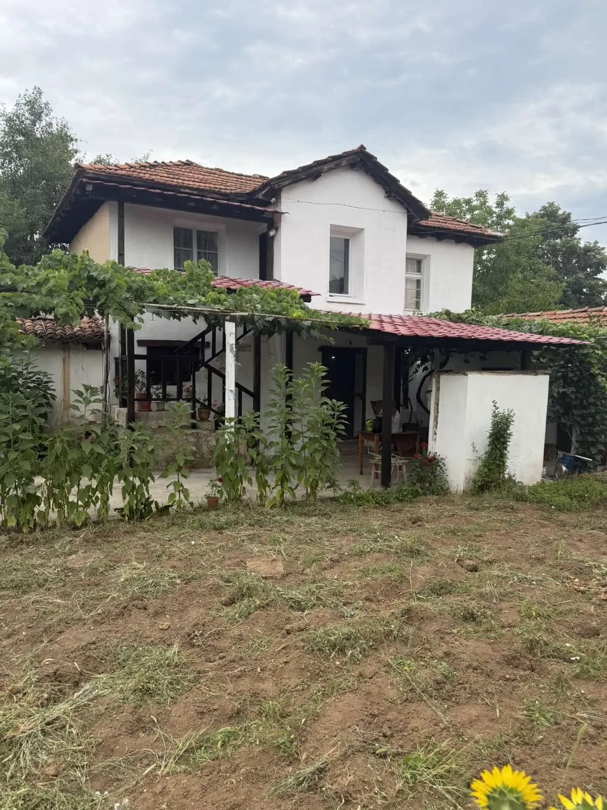 İki Katlı Avlulu Ev