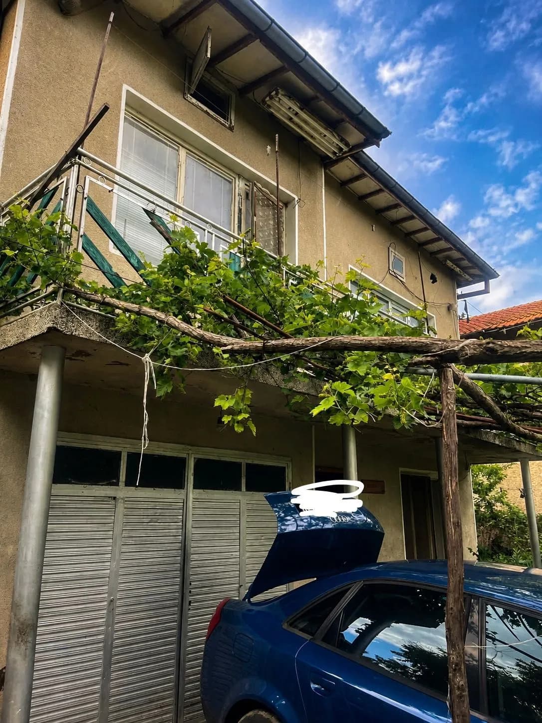 Vetovo'da İki Katlı Ev, Garaj, Bağ ve Ahırla