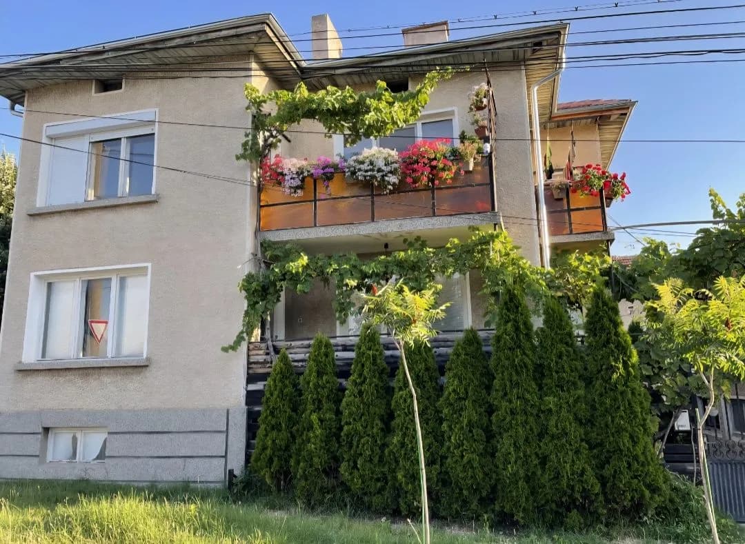 3 Katlı Ev, Zemin Kat Dahil, Kat Başına 108 m²