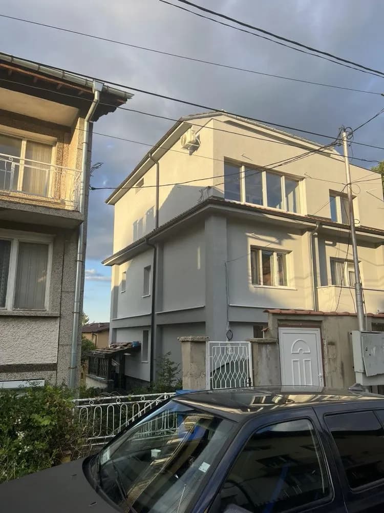 Dragalevci'de Ev Katı Satılık - Bodrum Katı ile Birlikte