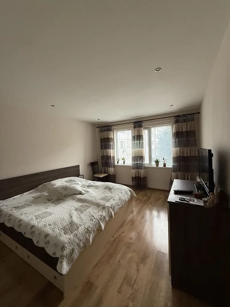 Güneşli ve Tam Döşemeli 2+1 Daire Çarodeyka Güney'de - Taşınmaya Hazır