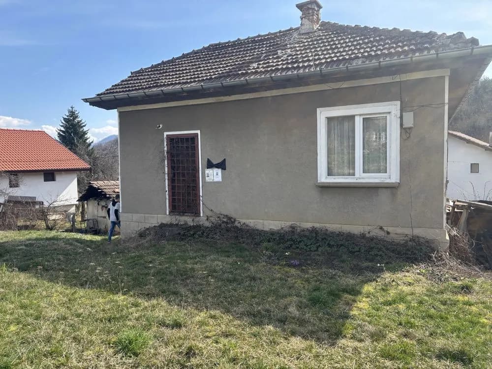 Köy Merkezinde Ev – Mükemmel Konum