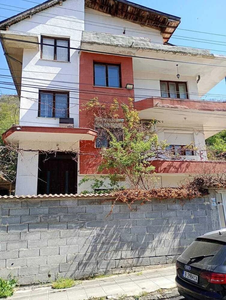 Provadiya Merkezinde 4 Katlı Ev, Bahçe ve Garajlı - Sahibinden Satılık
