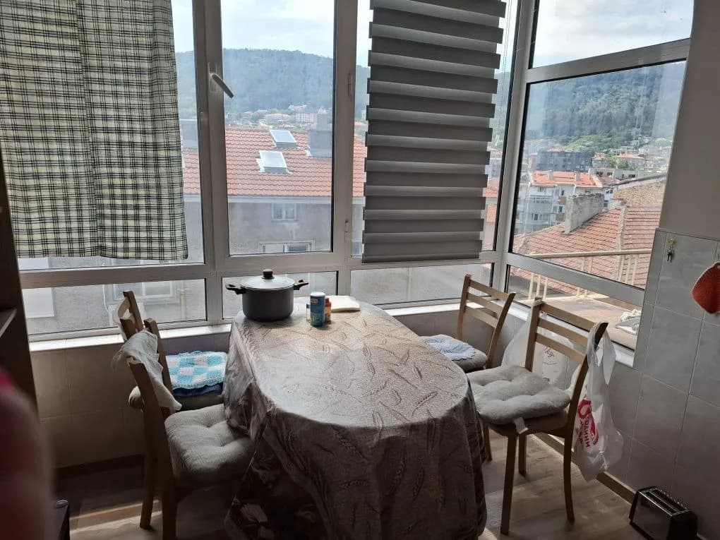 Geniş 4+1 Tuğla Apartman Satılık