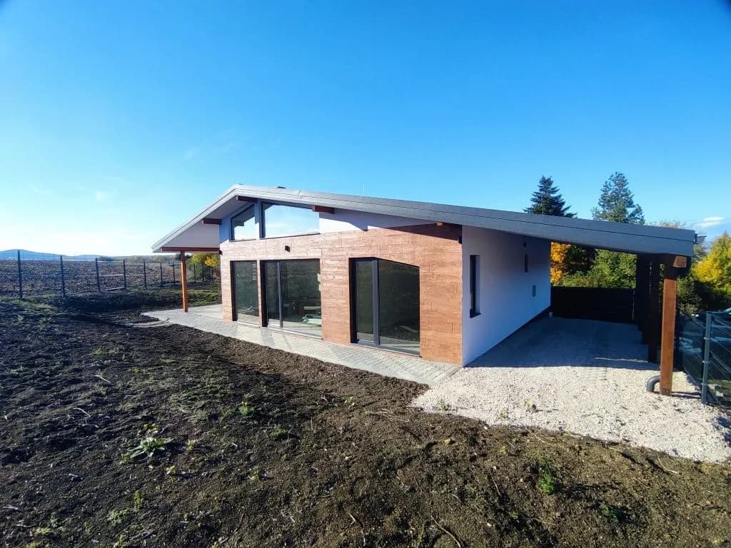Yeni İnşa Edilmiş Tek Aile Evi - Tapu Belgesi Mevcut