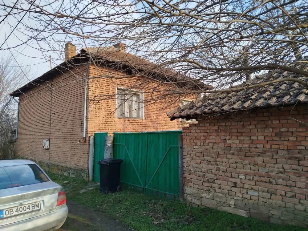 Geniş Avlulu 2600 m² Ev Morova Köyü Merkezinde – 27 500 €