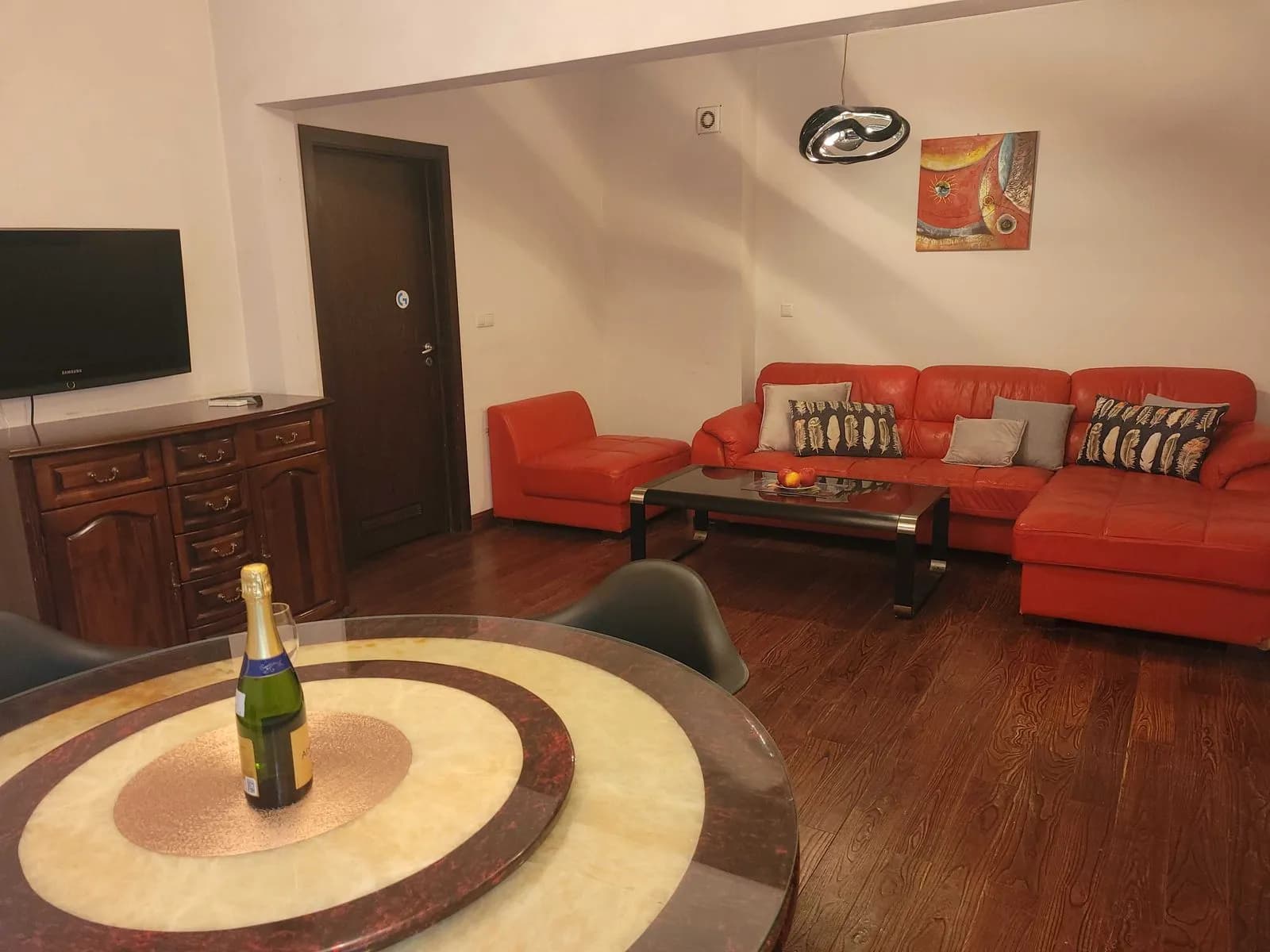 Dört Odalı Apartman - Lüks Döşenmiş, Deniz Bahçesine Yakın