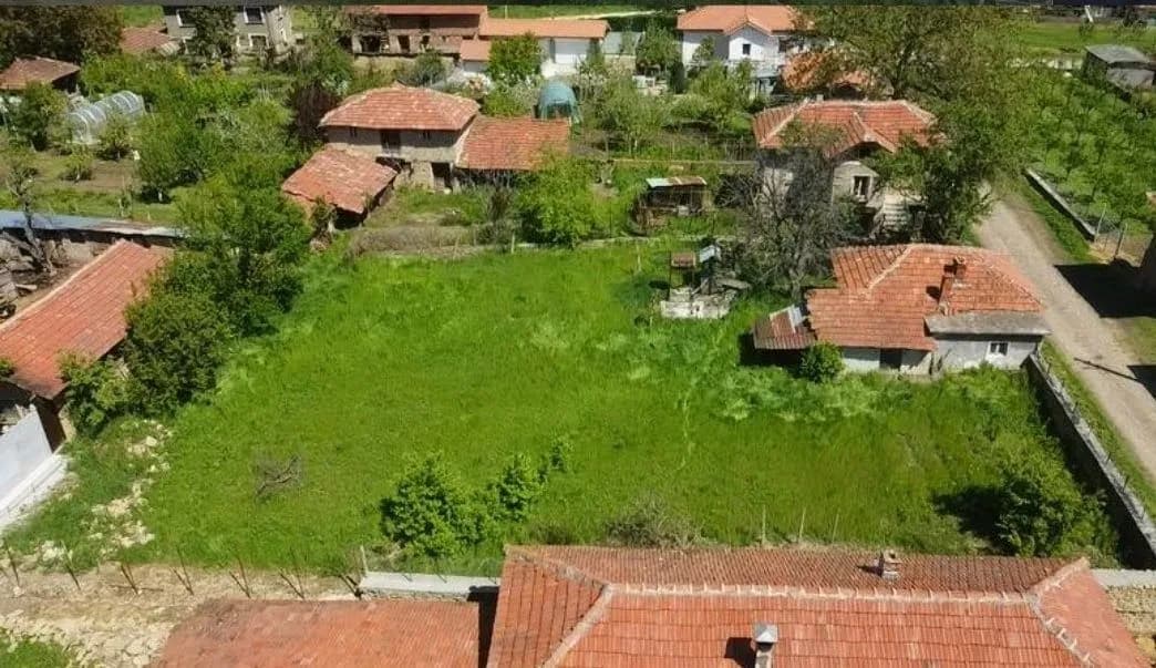 İki Ev + 1440 m² Bahçe, Goran Köyü, Lovech'e 6 km Uzaklıkta