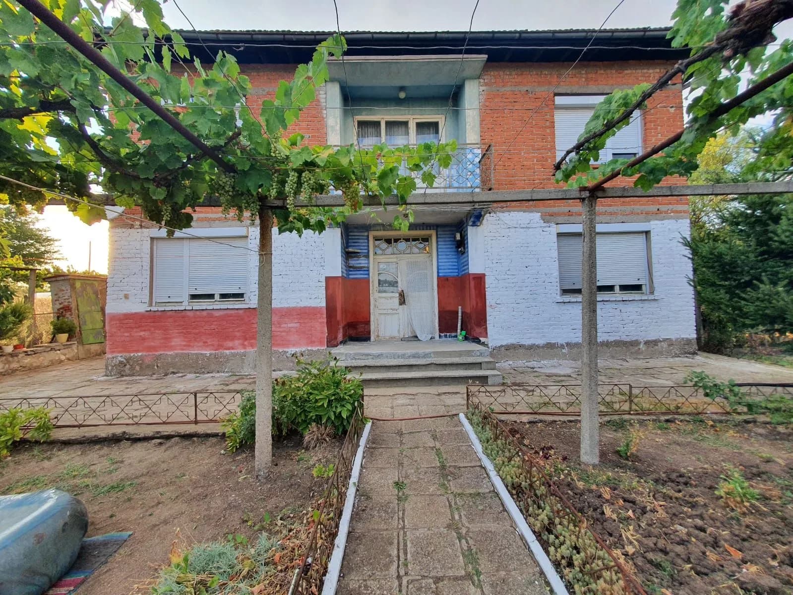 İki Katlı Ev