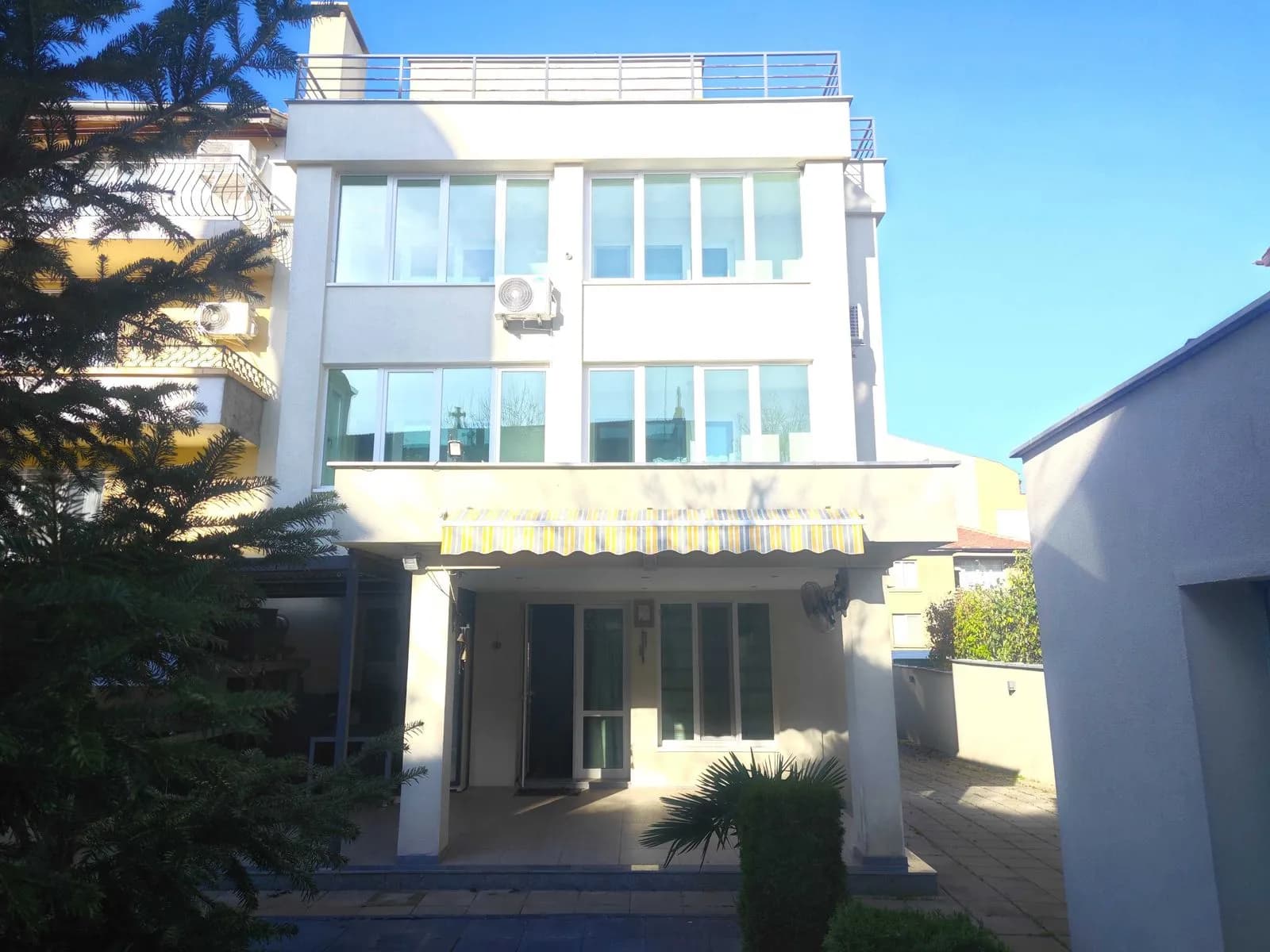 Primorsko'da Tek Aileli Lüks Yeni Ev
