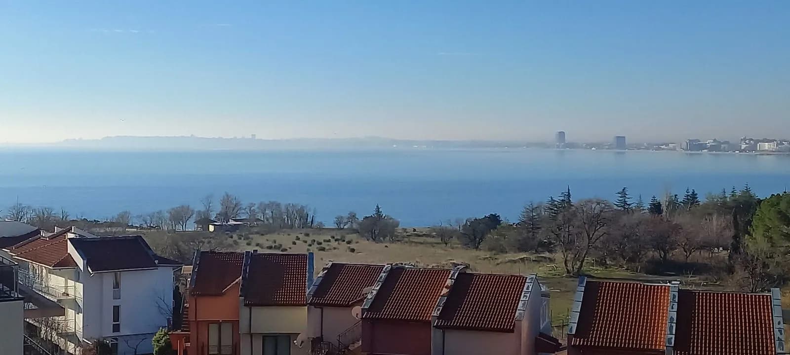 Sv. Vlasında Deniz Manzaralı Şık Döşemeli 3 Odalı Daire