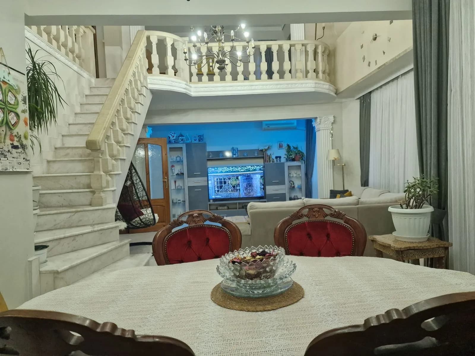 Plovdiv'in En Tercih Edilen Bölgelerinden Birinde Geniş Mobilyalı Mezonit