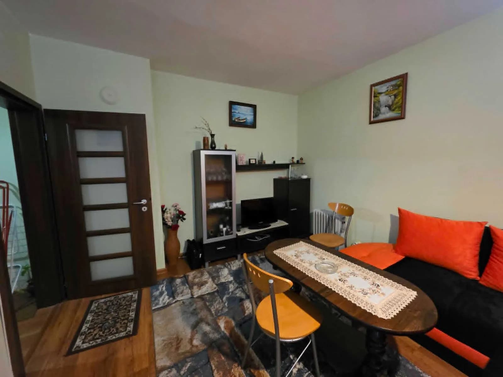 Pernik, İstok Mahallesi'nde 2+1 Daire (3 Odaya Dönüştürülmüş)