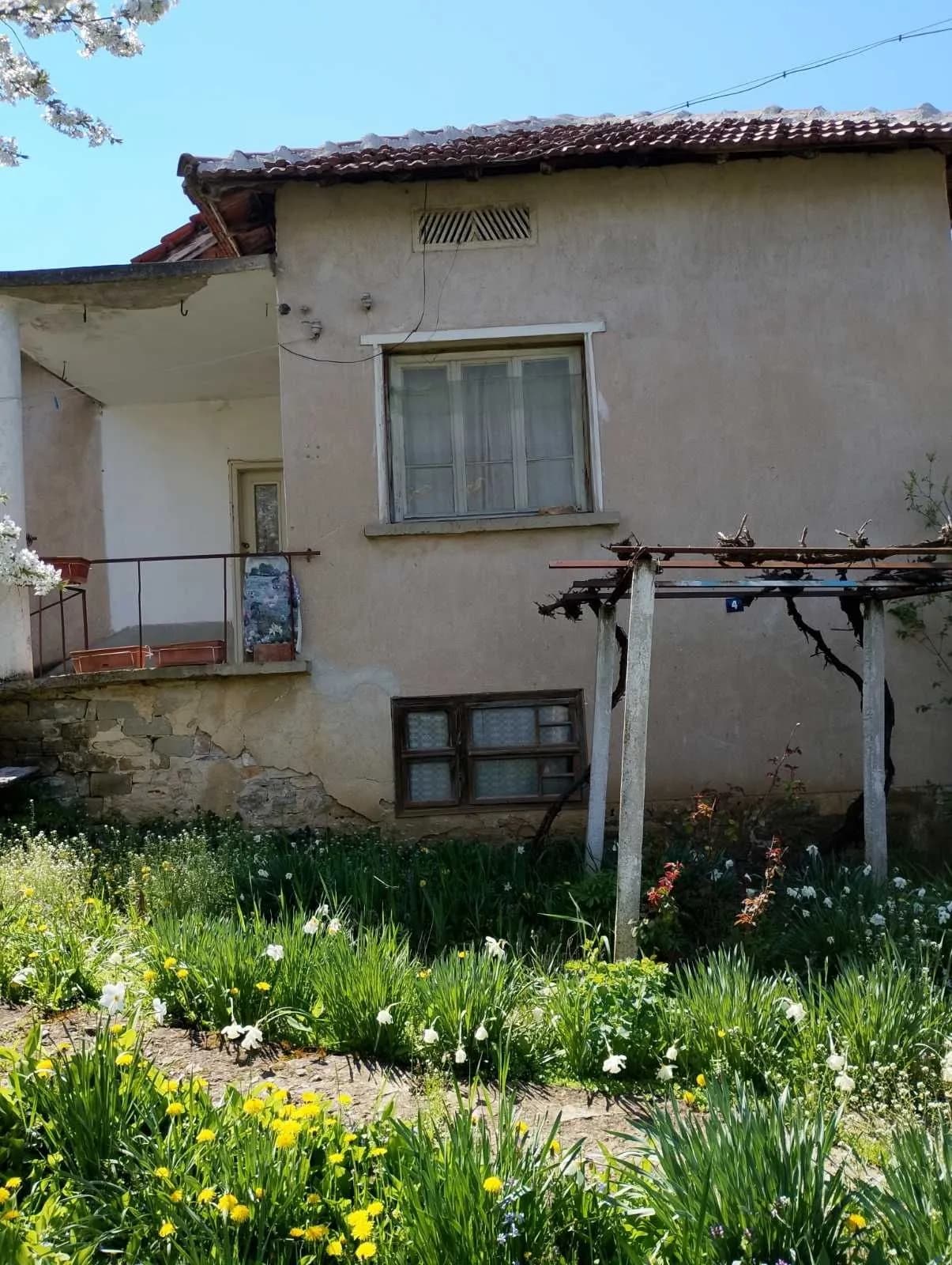 Zamfirovo'da 1 Dönüm Bahçeli Yaşanabilir Ev