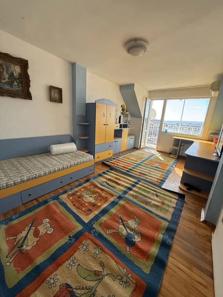 4 Odalı Daire Üstün Lokasyon