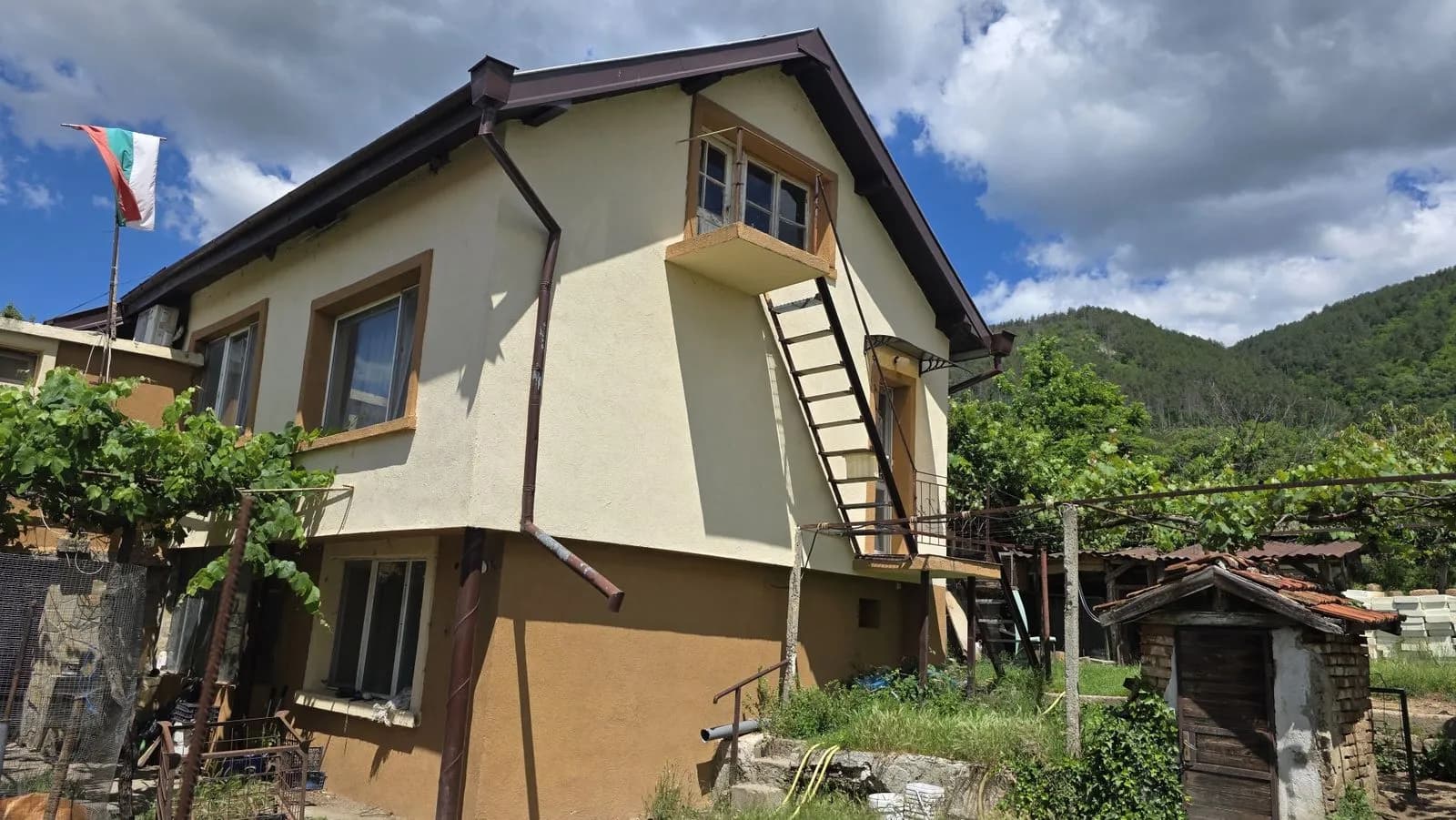 Satılık Geniş Potansiyelli Ev