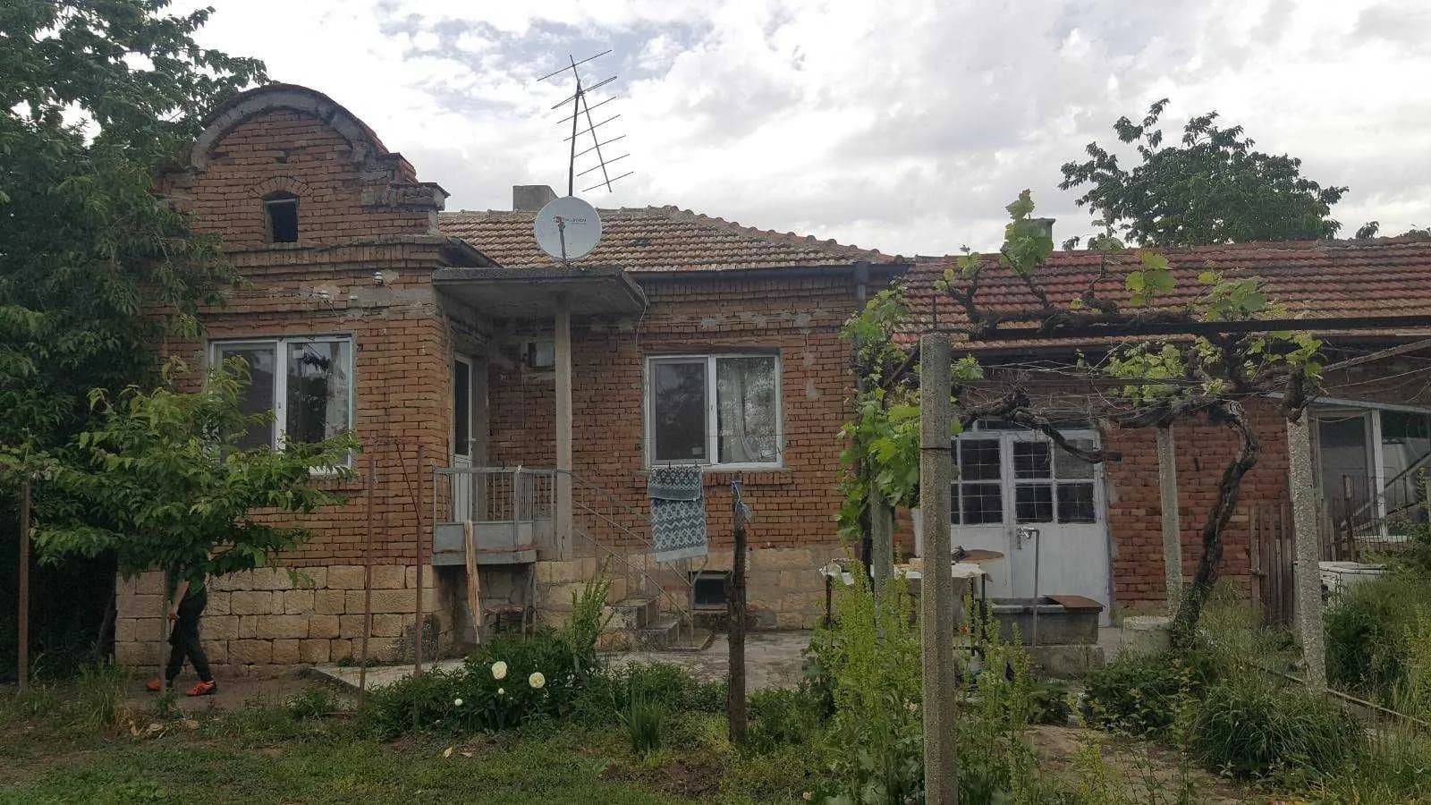 Kırmızı Köyde Satılık Ev