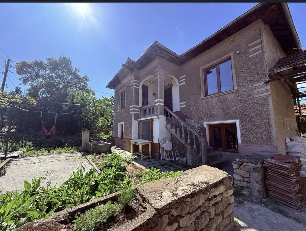 Çatısı Yenilenmiş Ev