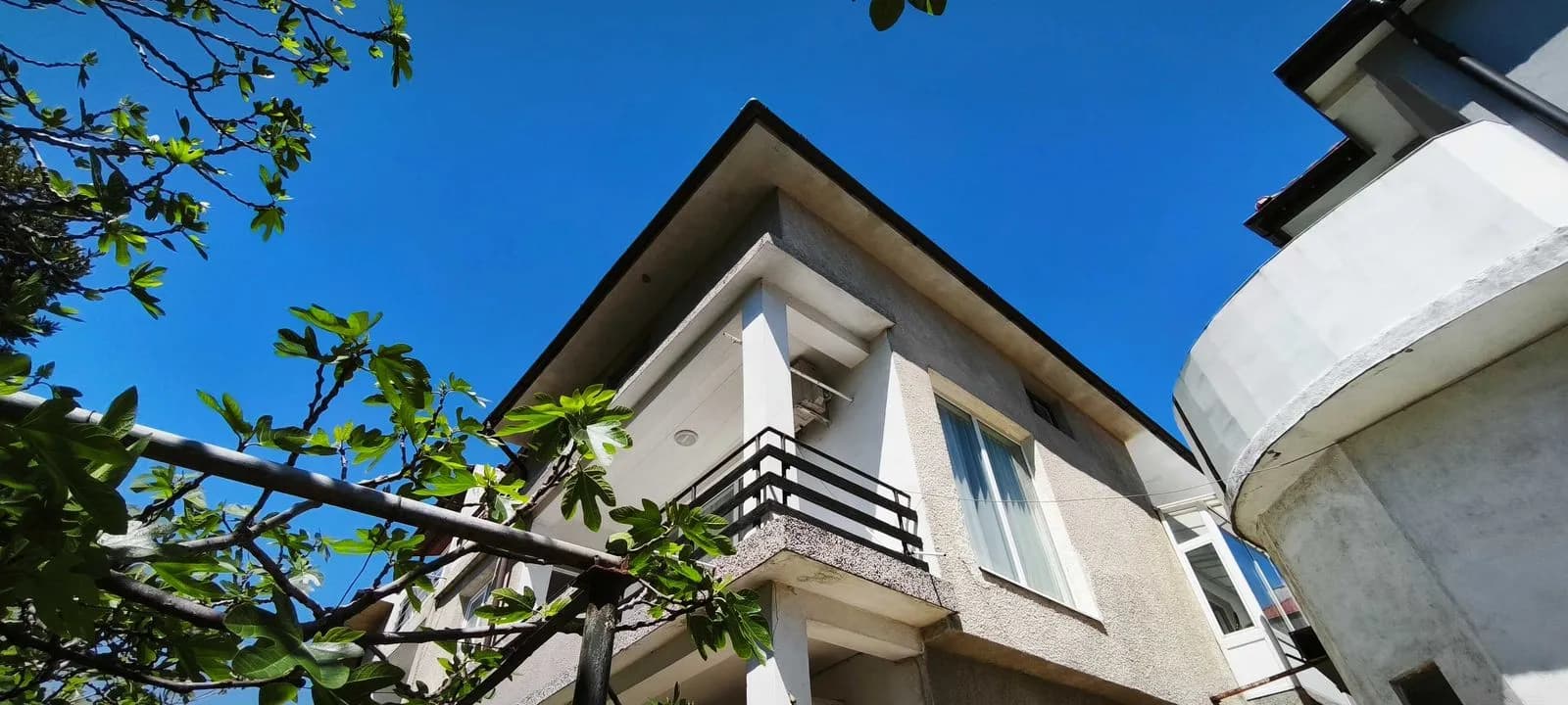 Achtopol'da Denize 20 Metre Uzaklıkta Geniş İkinci ve Üçüncü Kat Daire