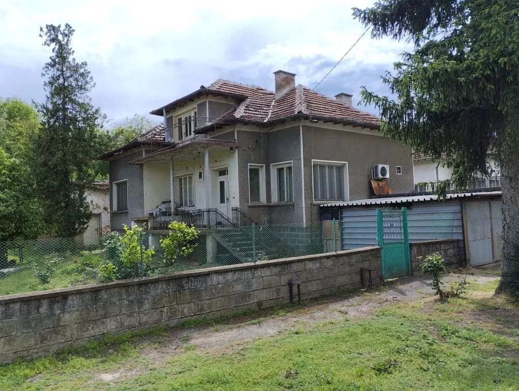 Kozloduy Lomska Caddesi'nde Ev Satılıyor