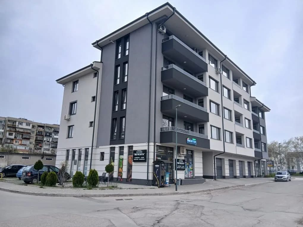Üç Odalı Daire, Tırnova Şehri