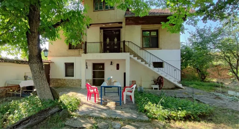 Avlulu Ev, Trudovets Köyü, Botevgrad