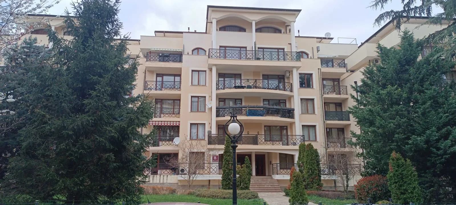 Sahibi Satılık Üç Katlı Daire, Altın Kumlar, Merkez Plajından 3 Dakika Yürüyüş Mesafesinde