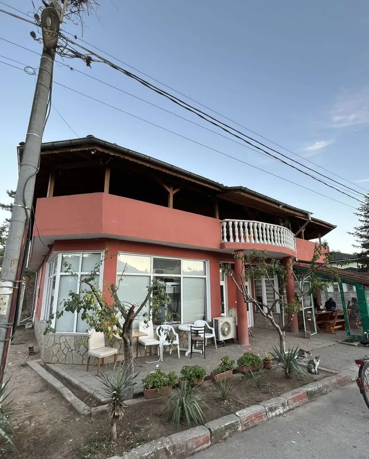 Mağaza, Restoran ve Yaz Terassı - Dolno Çerkovişe Köyü