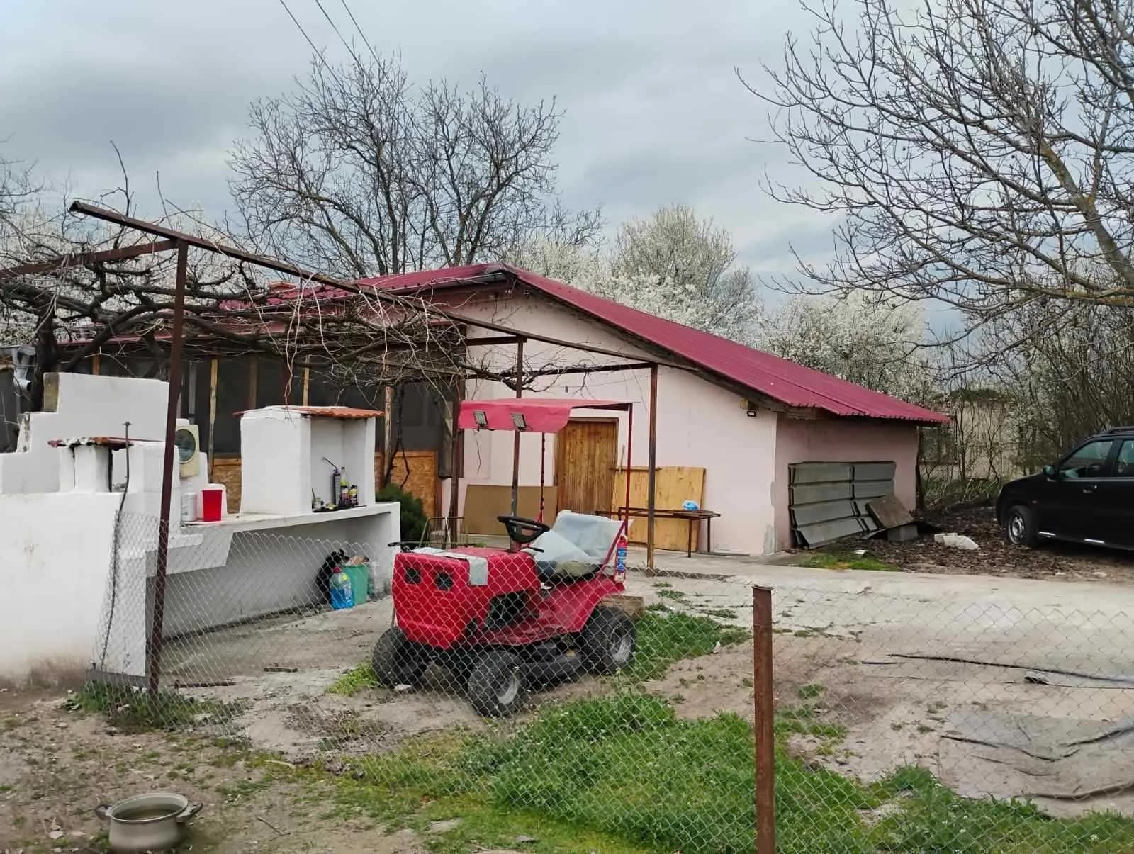 Mobilyalı, Temel Onarımı Yapılmış Bahçeli ve Kuyu Su Tesisatı Olan Ev