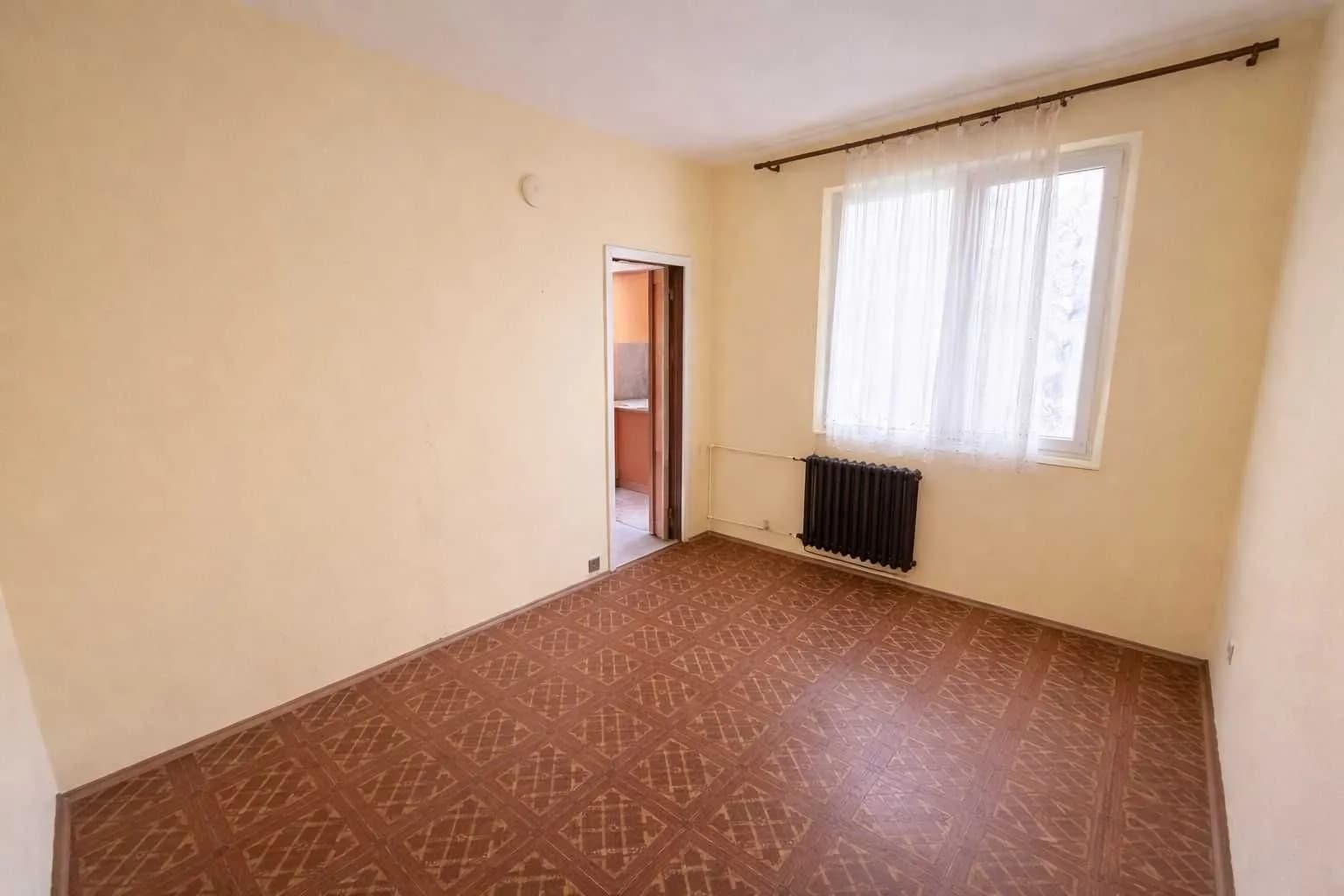 Varna - Mladost - Üç Odalı Daire Tadilat Bekliyor