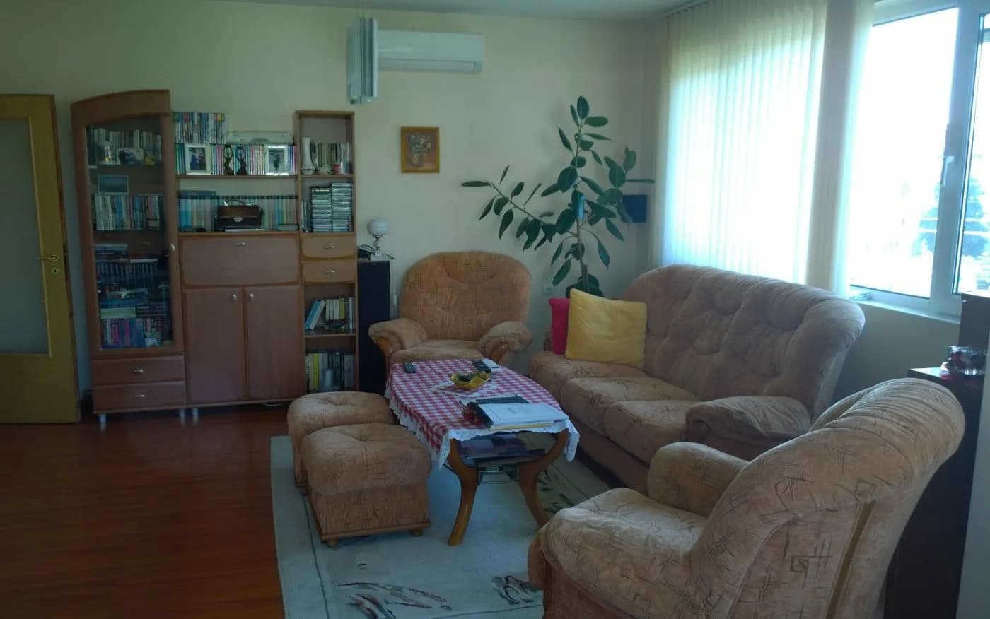 Üç Odalı Daire + Giriş Seviyesi Garaj Dairesi