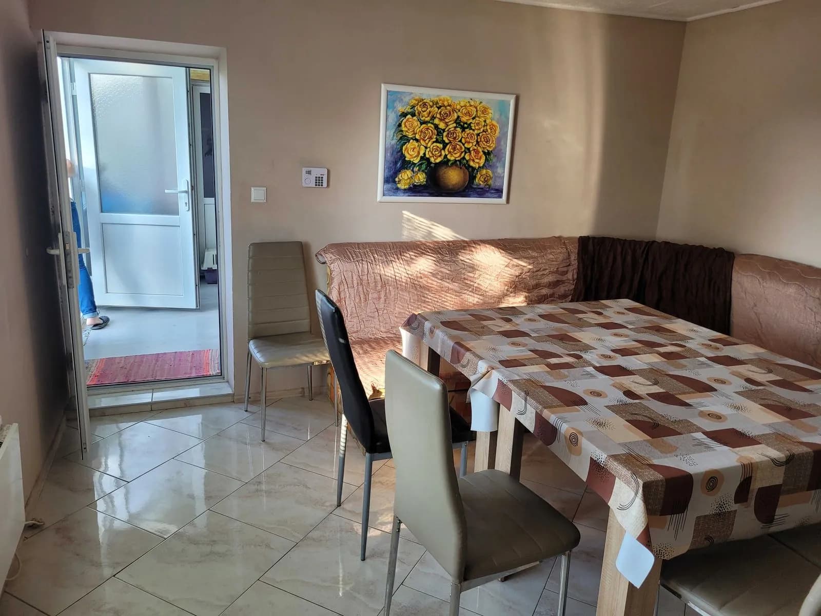 4 Yatak Odalı Ev (Misafir Evi), Yaşamak veya Yatırım için Veliki Preslav Yakınında