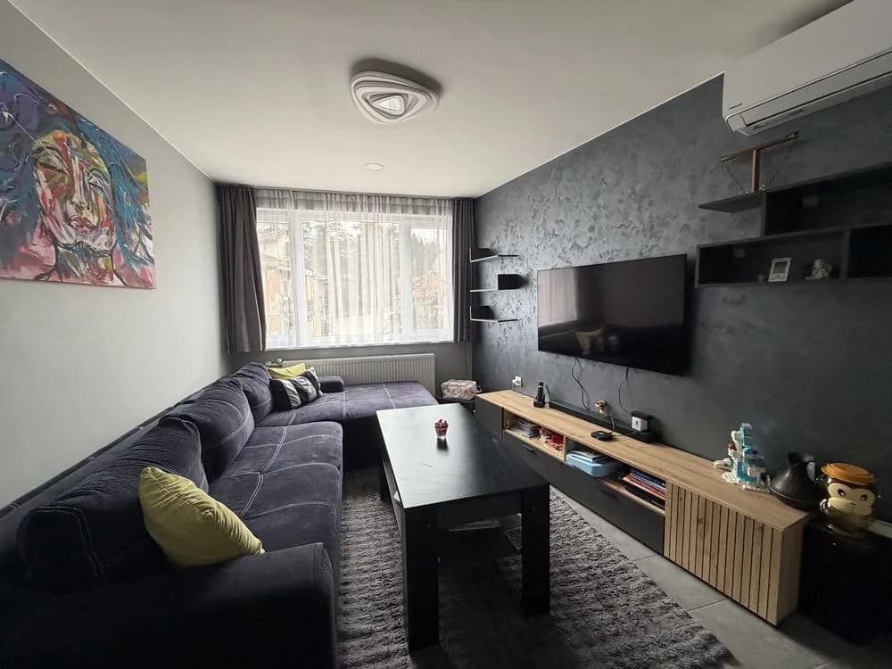 Renovated Three-Room Apartment