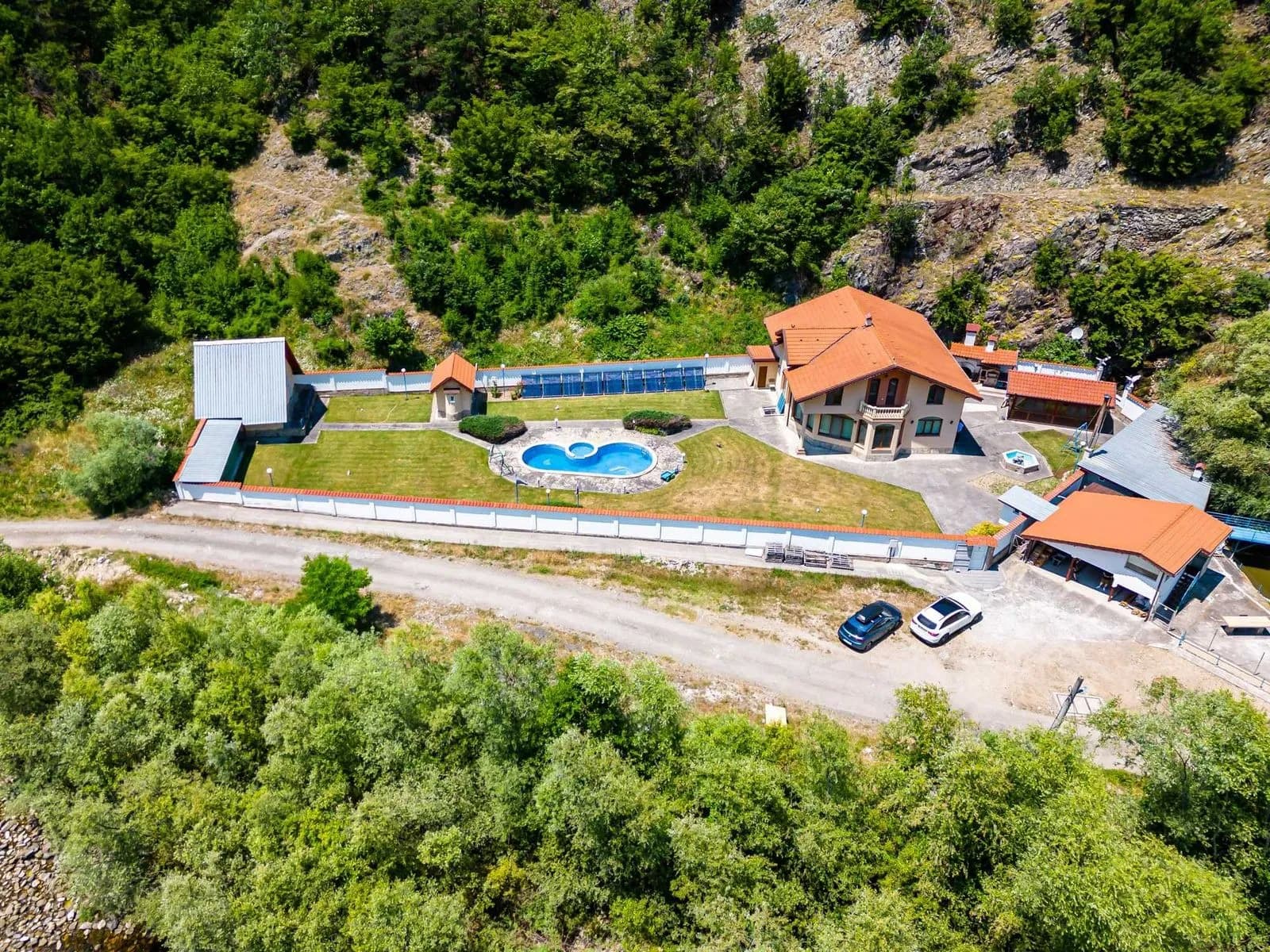 Rodoplar'da Havuzlu Lüks Özel Konak | 4.277 m² Arsa | Mihalkovo Köyü