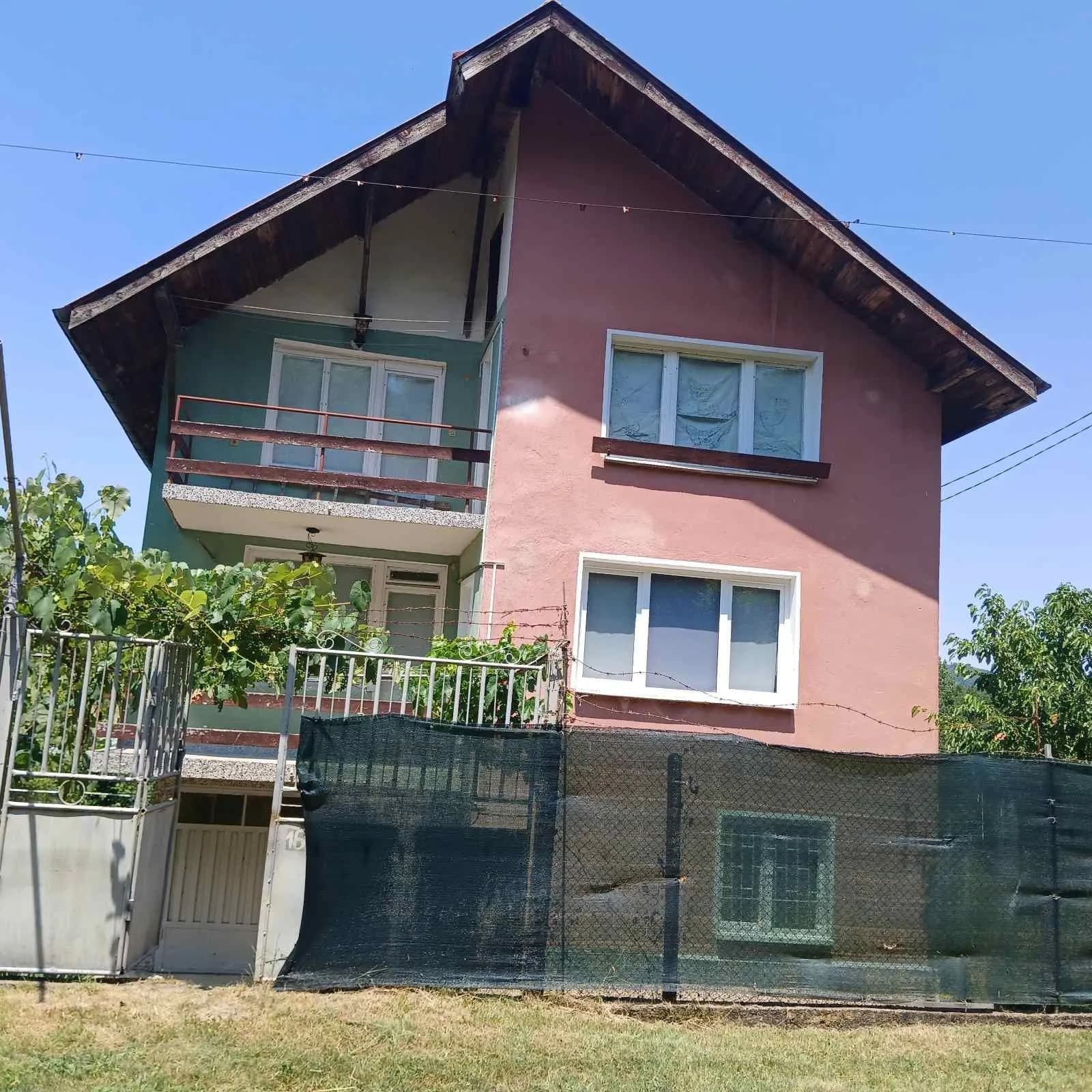 Vaşkovo Köyü'nde Tuğla Ev Satılıyor - Kyustendil