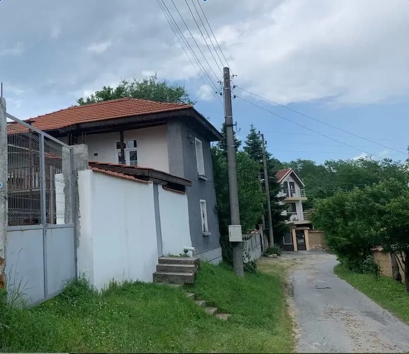 Srednogorovo'da Satılık Ev, 810 m² Bahçeli