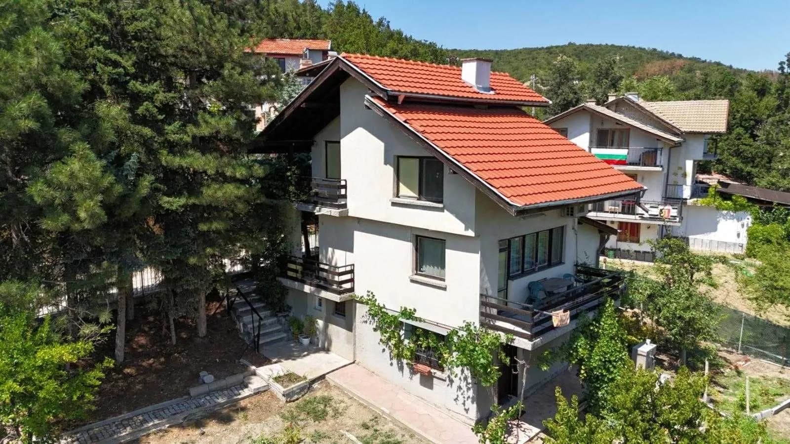 Hrabrino'da Masif Ev/Villa Satılık